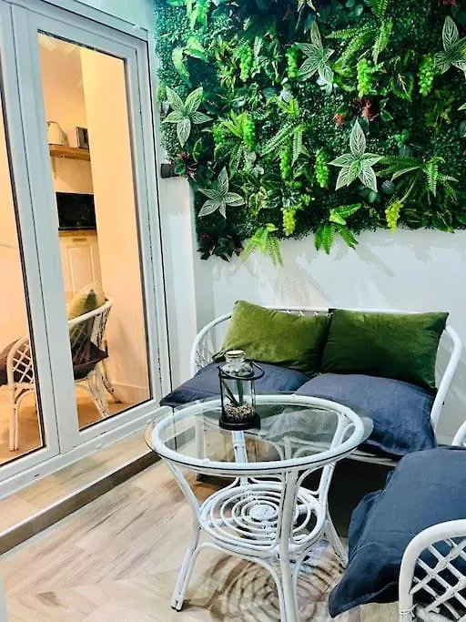 New Luxurious Studio With Patio/Center Apartment Malaga