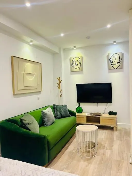 New Luxurious Studio With Patio/Center Apartment Malaga